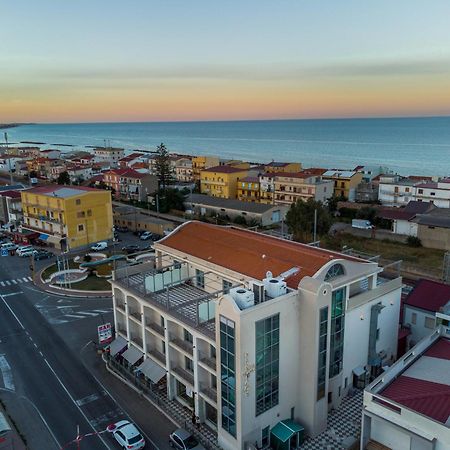 Hotel Napoleon Torre Melissa المظهر الخارجي الصورة